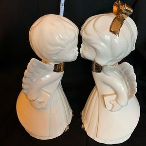 Kissing angels